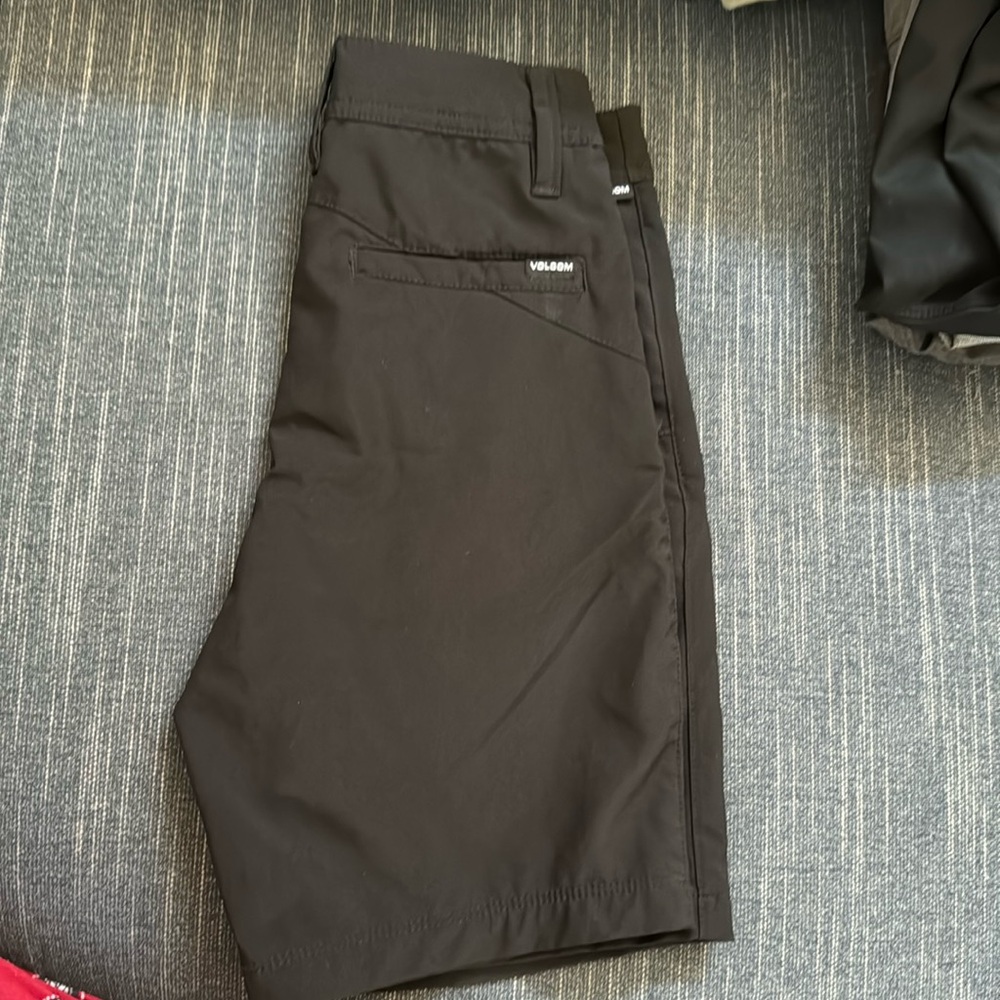 Boys volcom board style shorts